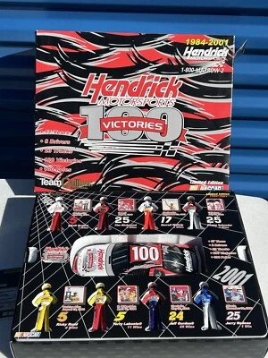 Coche Hendrick Motorsports 100 Victories Team Calibre 1984-2001 1/24 con conductores Foto 1 de 4