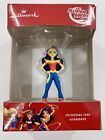 DC Super Hero Girls Wonder Woman Znak rozpoznawczy Ornament Mały