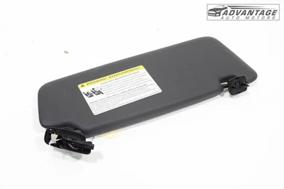 2017-18 AUDI Q3 QUATTRO PARA-SOL DIANTEIRO ESQUERDO DO LADO DO MOTORISTA COM ESPELHO PRETO FABRICANTE DE EQUIPAMENTO ORIGINAL - Imagem 1 de 4