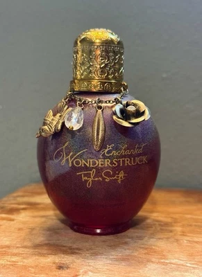 Perfume encantado Taylor Swift Wonderstruck 1,7 oz (50 ml) - con dijes Foto 1 de 3