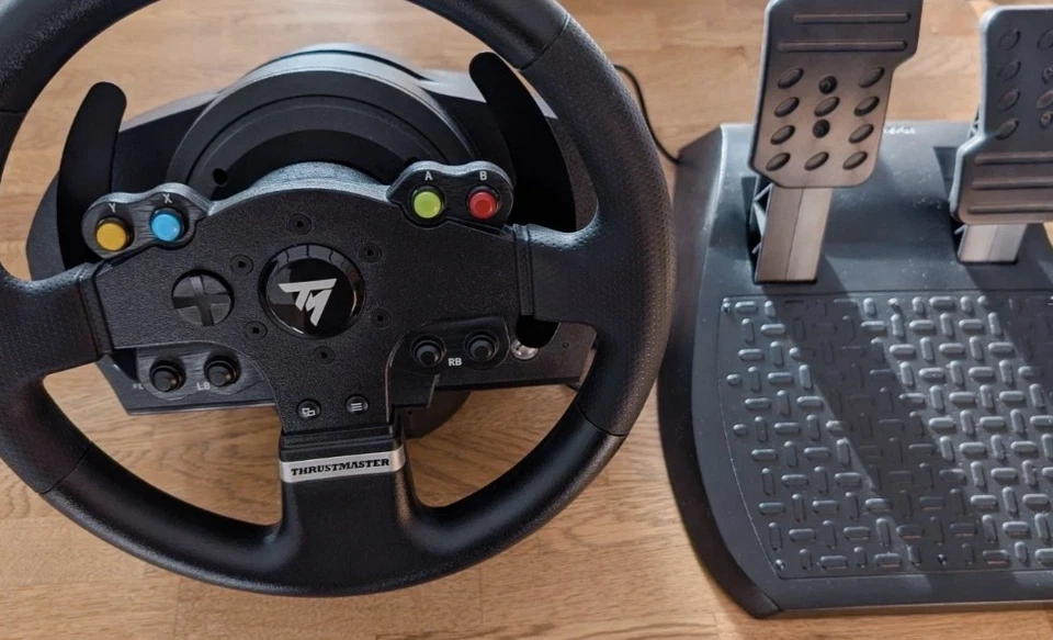 Thrustmaster TMX Force Lenkrad - inkl. Pedale für Xbox und PC - Bild 1 von 2