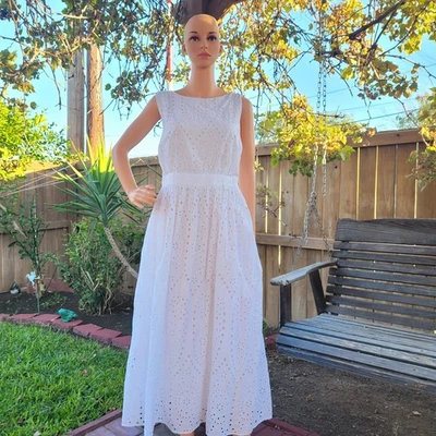 Vestido Solero Scoop Blanco Ojales Algodón Talla X-Grande Forrado Sin Mangas Cuello Redondo Foto 1 de 4