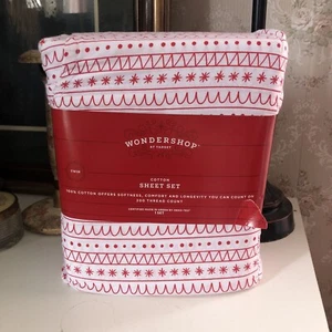 Wondershop/target, red & white holiday twin cotton sheet Set 200 thread count￼ - Picture 1 of 4