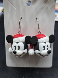 Disney Christmas Mickey Mouse Santa Hat 3D Face Head Earrings Dangle Pierced - Picture 1 of 3