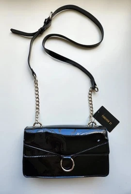 Bolso Bandolera FOREVER21 Negro Charol Correa de Cadena Herrajes Tono Plateado Foto 1 de 4