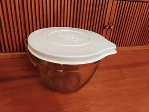 Pampered Chef Classic Batter Bowl 8 Cups/2 Qts Glass 2230 with Lid - Picture 1 of 5