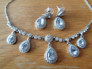 Carolee womens necklace and earrings silver tone - Picture 1 of 12
