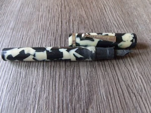 COLLECTIBLE PARKSTON 14KT GOLD NIB FOUNTAIN PEN - Picture 1 of 1