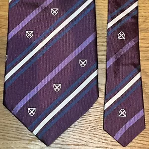 £65 BARBOUR RARE MENS PURPLE CRESTED BARBOUR SHEILD MOTIF 100% WOVEN SILK TIE Y6 - Picture 1 of 9