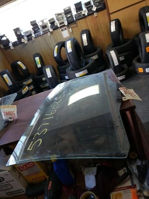 Honda Civic 2003 2004 2005 sedán ventana puerta cristal lado del conductor trasero derecho  Foto 1 de 2