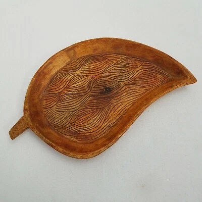 Bandeja de madera con candelabro de pilar de hoja en relieve India 7,4" W x 12" L PAÍS  Foto 1 de 4