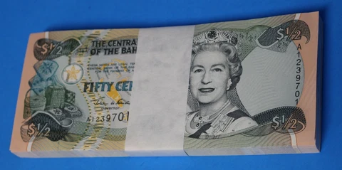Bahamas 1/2 Dollar 100 Banknotes, P 68 2001 UNC, 1 Bundle, Queen Elizabeth II Cover