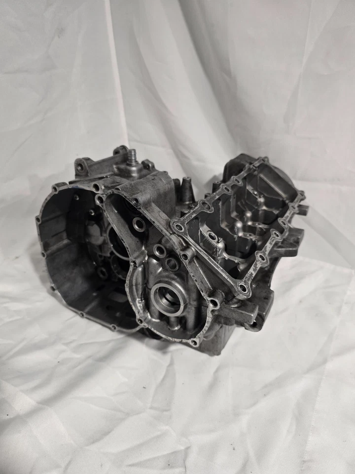 1989-1993 YAMAHA FZR600 FZR 600 ENGINE MOTOR CASE HALVES, WITH CASE BOLTS - Image 1 of 4