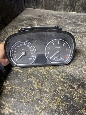 Cuadro de instrumentos velocímetro BMW 128i E82 181000 km 2012 Foto 1 de 4