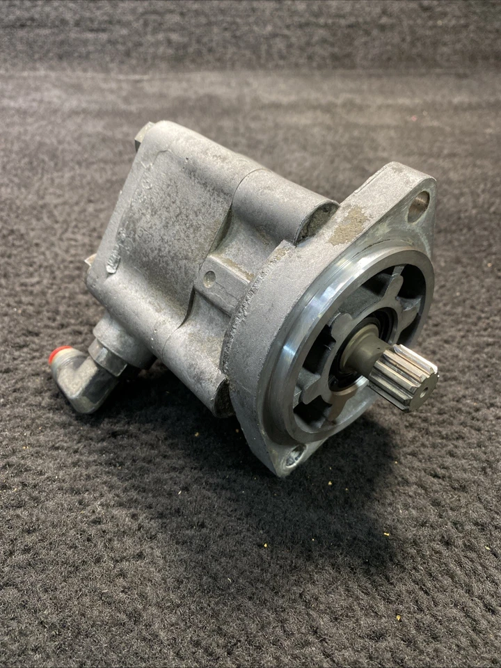 Bomba de dirección asistida Caterpillar CAT C13 ACERT 2013 12,5 L OEM 3555458C92 Foto 1 de 4