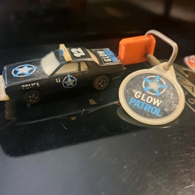 Kidco 1980 Burnin Key Car Coche de policía negro Glow Patrol en la oscuridad Foto 1 de 4