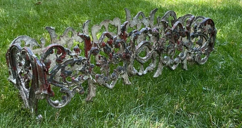 VINTAGE CAST ALUMINUM GARDEN PLANTER Cover