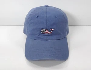 Gorra Vineyard Vines bandera americana logotipo de ballena correa de cuero azul con tirantes - Imagen 1 de 7