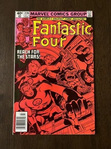 Fantastic Four #220 - Picture 1 of 3
