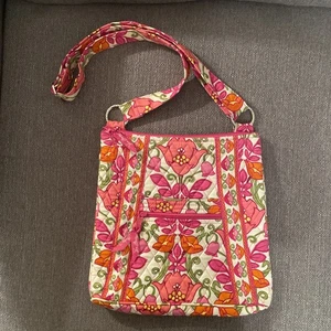 Rare NWOT Vera Bradley HIPSTER LILLI BELL pink flowers Crossbody  - Picture 1 of 5