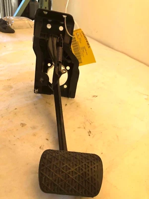 2007 MERCEDES BENZ S550 Floor Brake Pedal With Mounting Bracket Assembly A/T OEM - Image 1 of 4