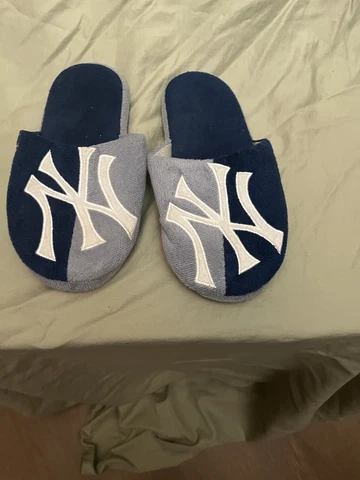 New York Yankees  slippers MLB Big Logo. Forever collection series, Size Medium Cover