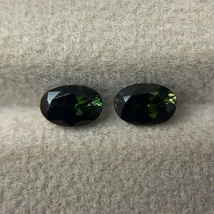 0,89 quilates corte OVAL 6 X 4 MM 100 % natural turmalina verde ¡PAR!! - Imagen 1 de 1