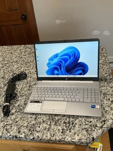 Portátil HP 15-dw3005wm 15,6" ( 512 GB SSD, Intel Core i5-1135G7, 8 GB RAM) - Plateado - Imagen 1 de 22