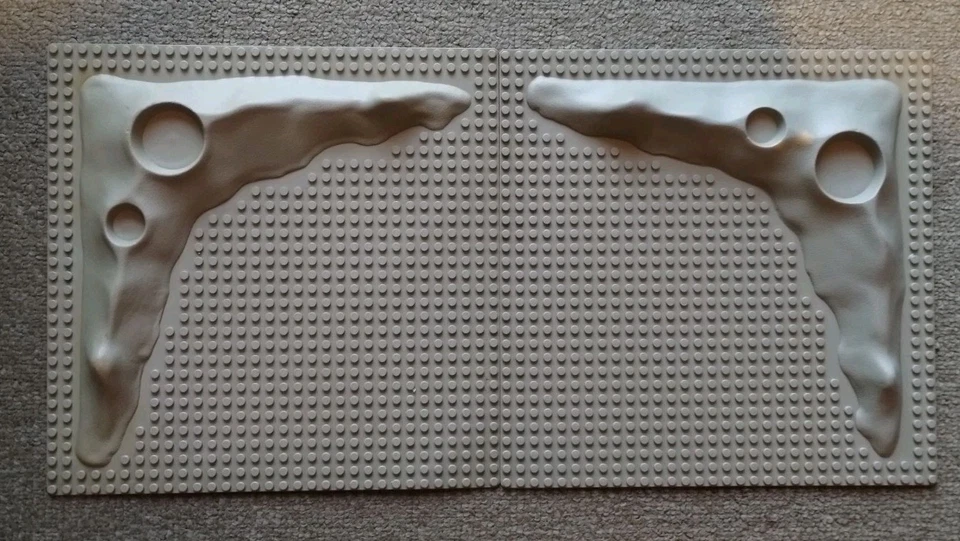 Lego Spazio 2 basi di gioco con crateri lunari anni 80 - Immagine 1 di 4