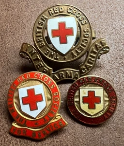 3 x INSIGNIAS VINTAGE DE LA SOCIEDAD DE LA CRUZ ROJA BRITÁNICA - INSIGNIA DE GORRA, INSIGNIAS DE ALFILER - Imagen 1 de 10
