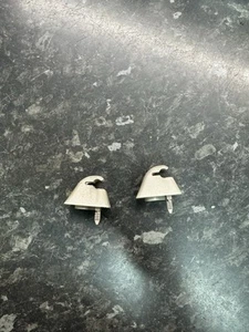 Vauxhall Corsa C Combo C 2000- 2005 Sunvisor Retaining Clips X 2 VRO28 - Picture 1 of 5