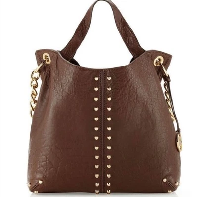 MICHAEL KORS С ЗАКЛЕПКАМИ КОЖИ 'UPTOWN ASTOR БОЛЬШОЙ НАПЛЕЧНАЯ СУМКА С КОРОТКИМИ РУЧКАМИ' СУМКА МОККО $398 - Изображение 1 из 4