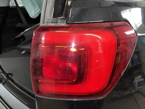 17-19 GMC ACADIA Tail Light Assembly Right QUARTER MOUNTED W/O ALL TERRAIN PACK - Picture 1 of 1