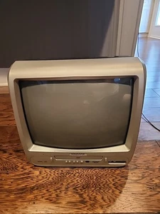Magnavox CD130MW8 13" CRT TV/DVD Combo Retro Gaming Television - No Remote - Picture 1 of 10