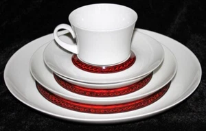 Block Flamenco 5 Piece Place Setting Black and Red Design - Picture 1 of 5