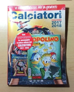FUMETTI - TOPOLINO N°3242 - 10 GENNAIO 2018 + ALBUM + BUSTINA CALCIATORI 2017-18 - Picture 1 of 1
