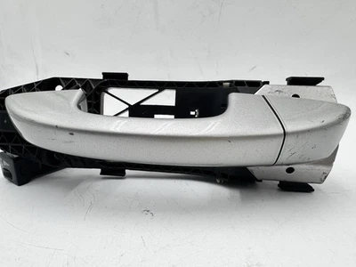 2012 - 2015  VOLKSWAGEN PASSAT REAR RIGHT SIDE DOOR OUTSIDE HANDLE OEM SLIVER Foto 1 de 4