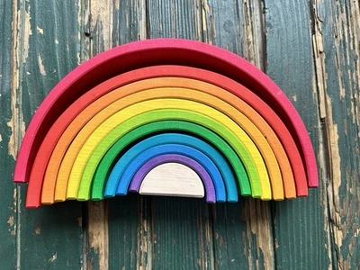 Auténtico juguete de anidación apilable Montessori arco iris grande Goki Foto 1 de 4