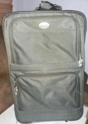 Maleta de viaje con ruedas rodantes Ricardo Beverly Hills Omega Plus Foto 1 de 4