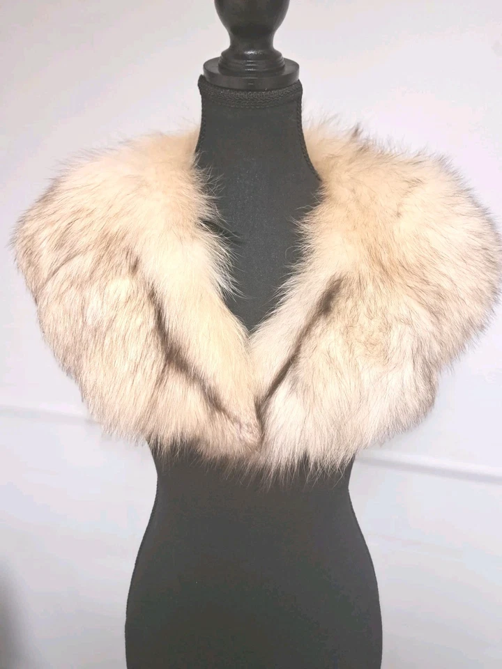 Cuello de piel genuina de zorro ártico Foto 1 de 3