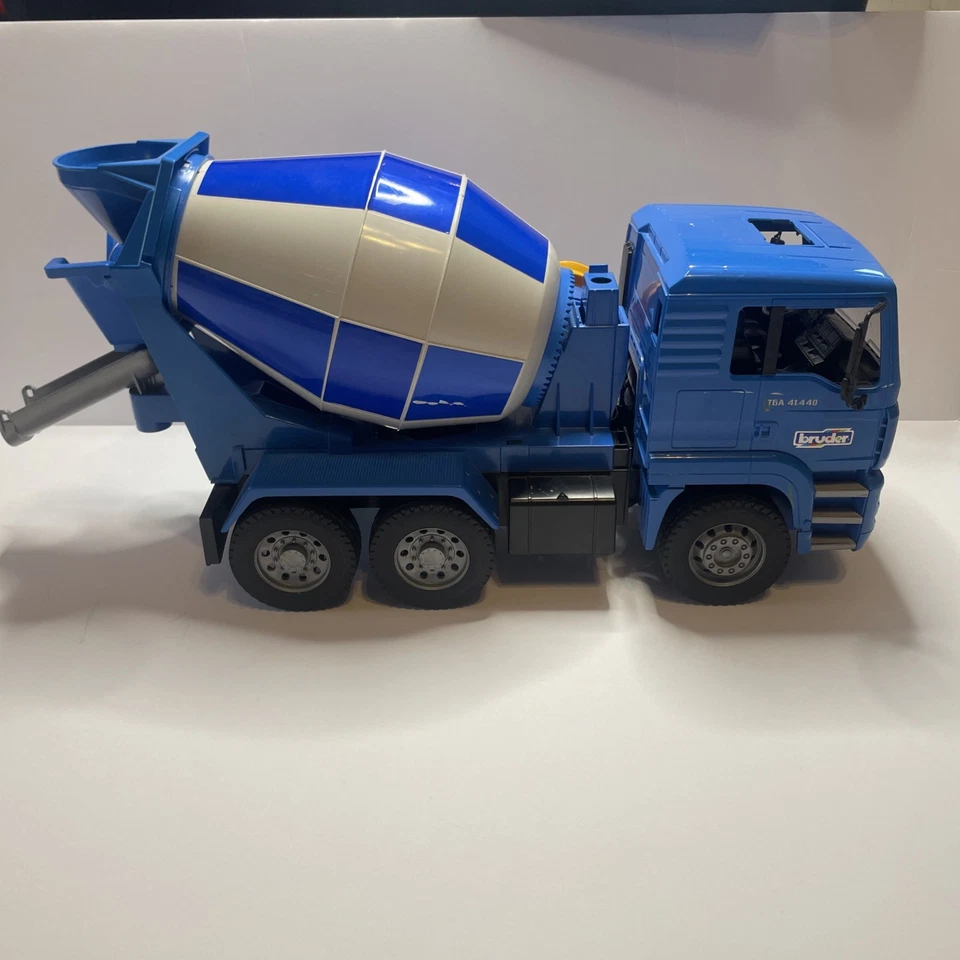 Camión mezclador de cemento Bruder 1/16 Man TGA 02738 Foto 1 de 4