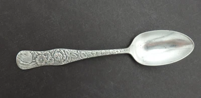 Antigua cucharadita Holmes & Edwards Hiawatha plateada 1887 victoriana Foto 1 de 4