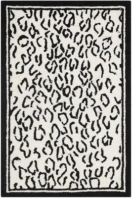 Alfombra de acento Chelsea Collection - 1'8" x 2'6" blanca y negra enganchada a mano francesa... Foto 1 de 4