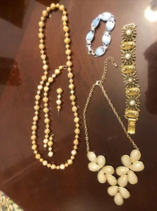 Lot Costume Modern Jewelry Lot Necklaces Bracelets Earrings - Picture 1 of 9