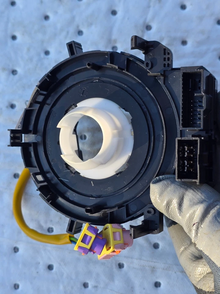 Ford Fiesta 2011-2013 volante reloj resorte OEM  Foto 1 de 4