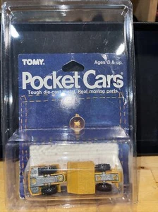 Raschietto Tomy Pocket Cars Komatsu RARO! Nuovo su cartoncino - Foto 1 di 2