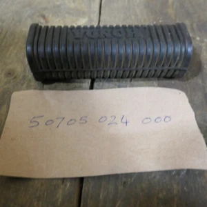 Honda Pillion Footrest Rubber, NOS, 50705-024-000, C200, CA72,C77,C78 - Picture 1 of 5