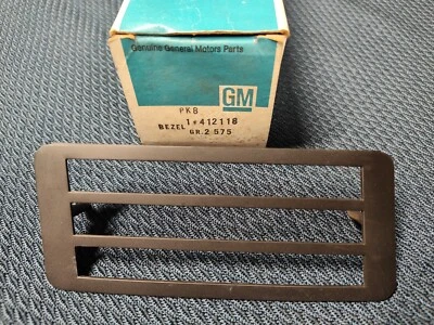 NOS GM # 412118 Bezel Side Marker Front RH Oldsmobile 1973 B, C Foto 1 de 2