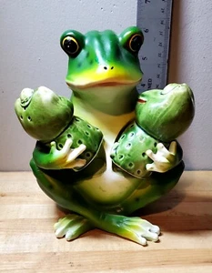5½" Resin Frog Holding Ceramic Salt And Pepper Shakers - Picture 1 of 5