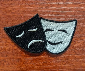 "Parche de hierro bordado de comedia y tragedia de teatro Smile Now, Cry Later 3x1,75" - Imagen 1 de 3